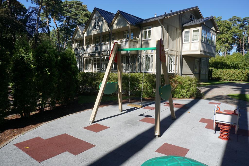 Wooden Villa Apartments ยูร์มาลา ภายนอก รูปภาพ