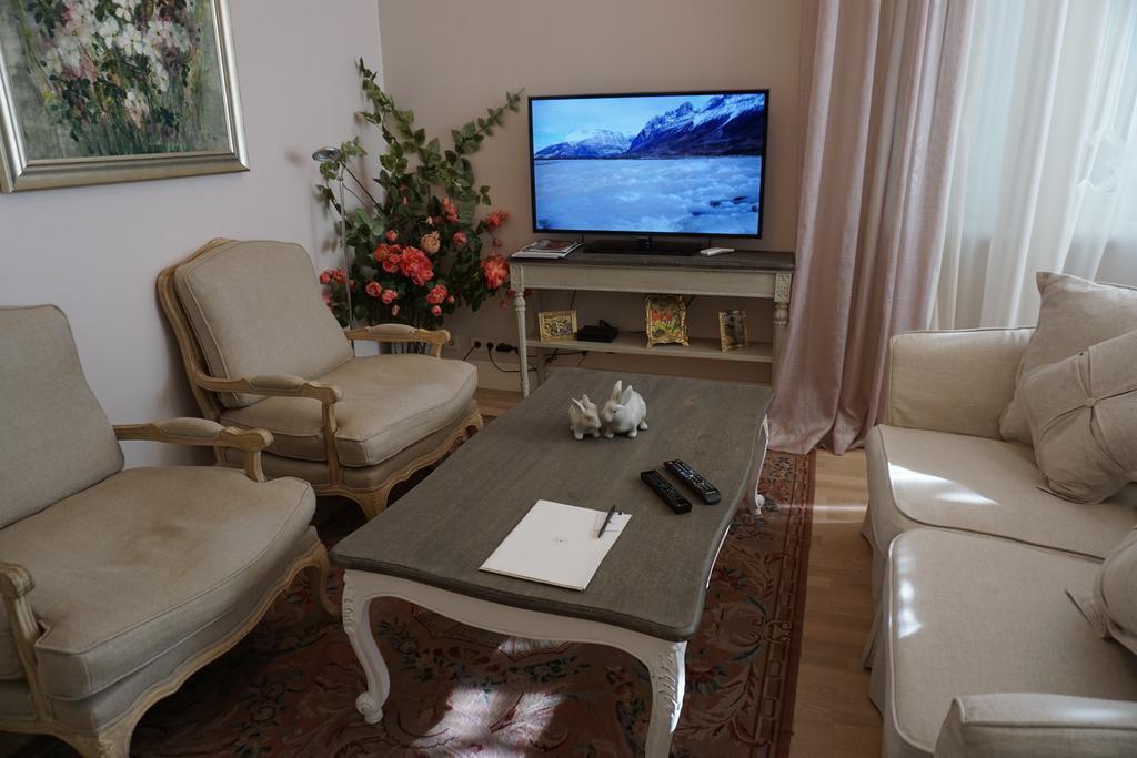 Wooden Villa Apartments ยูร์มาลา ภายนอก รูปภาพ