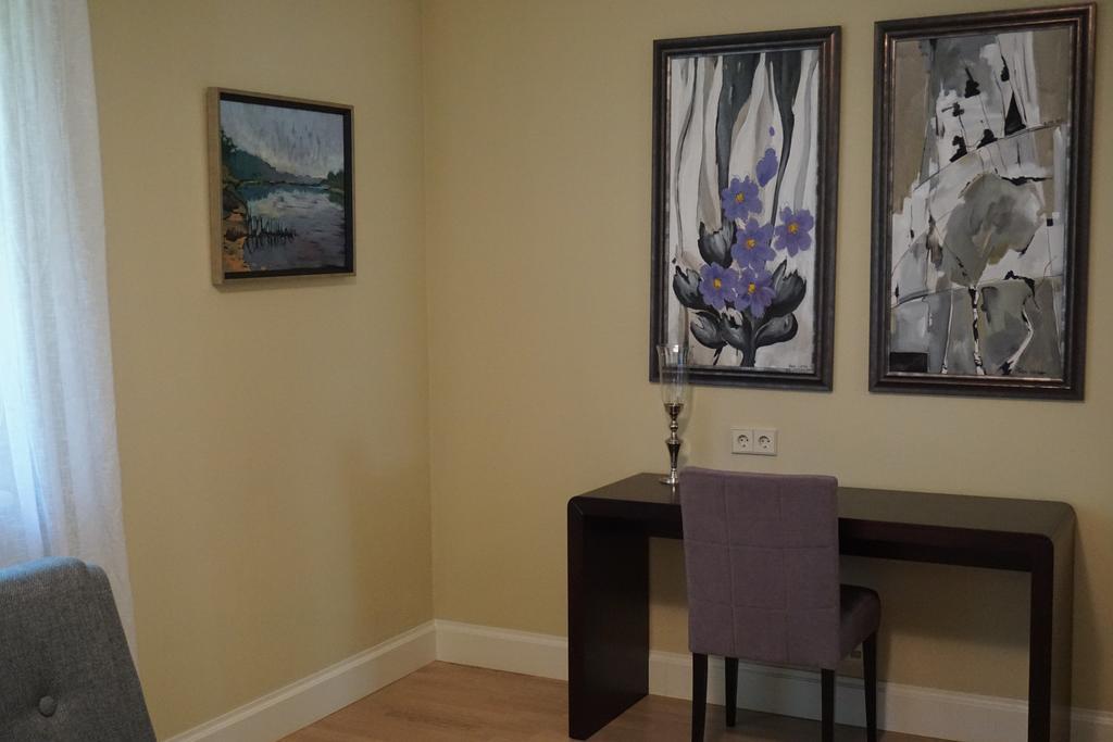 Wooden Villa Apartments ยูร์มาลา ภายนอก รูปภาพ