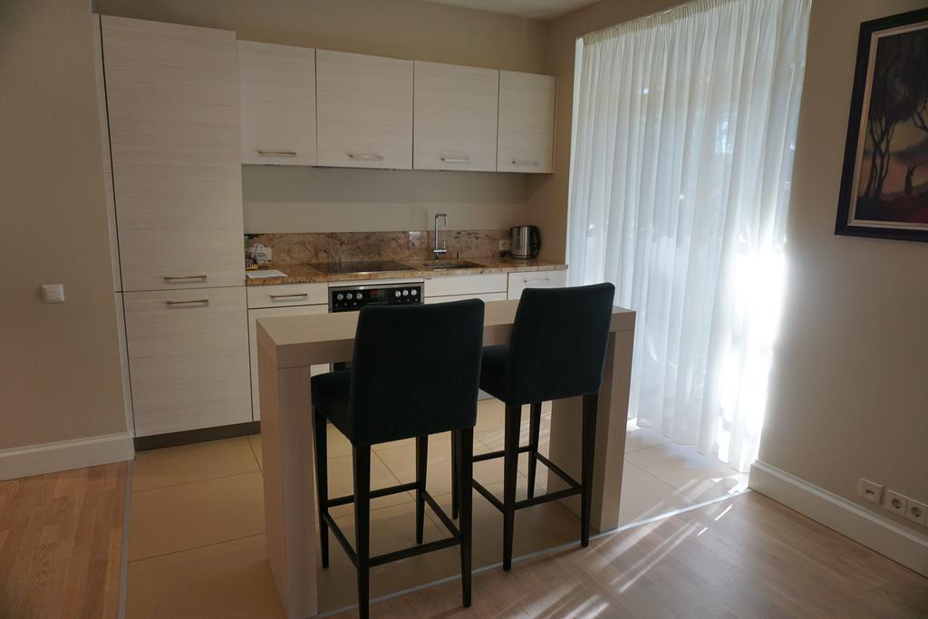 Wooden Villa Apartments ยูร์มาลา ภายนอก รูปภาพ