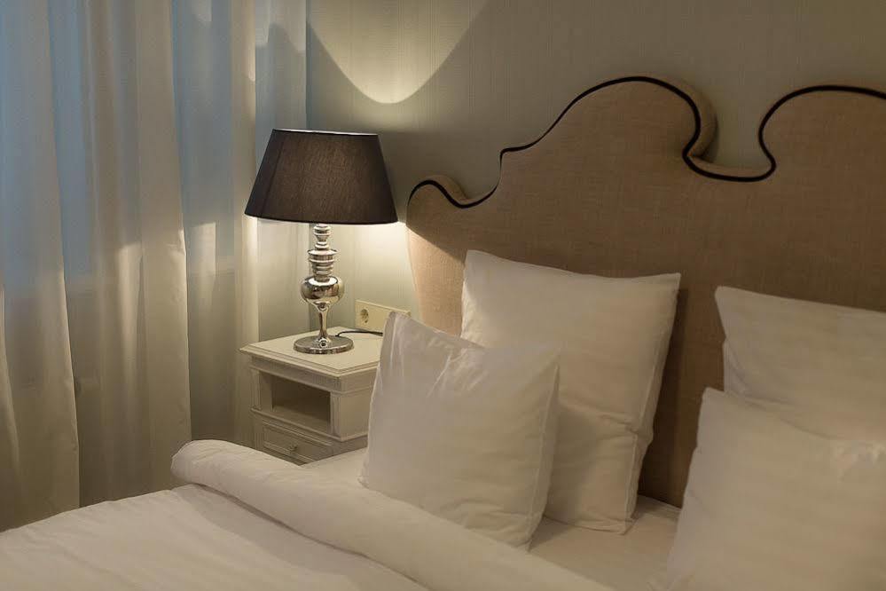 Wooden Villa Apartments ยูร์มาลา ภายนอก รูปภาพ
